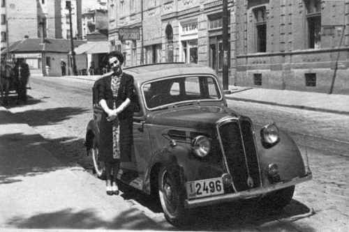 15 bioskopa, 7 aviona, 1.400 automobila i 1.142 bicikla