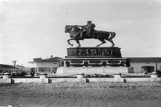 Da li je Beograd trebalo da ima još jedan spomenik Knezu Mihailu?
