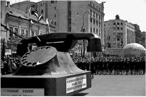 “Ne zadržavaj drugoga nepotrebnim razgovorima”: pravila telefoniranja iz 1947.