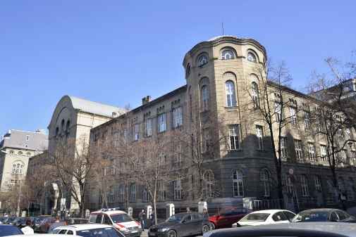 Od kraljice do Tesle – iščezla ženska aura muške škole