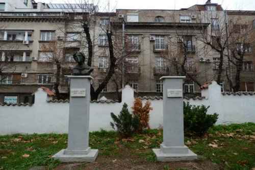 Odneti, razbijeni, ukradeni… kako smo bacili istoriju pod noge