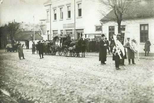 Opelo koje je počeo pop a završio imam